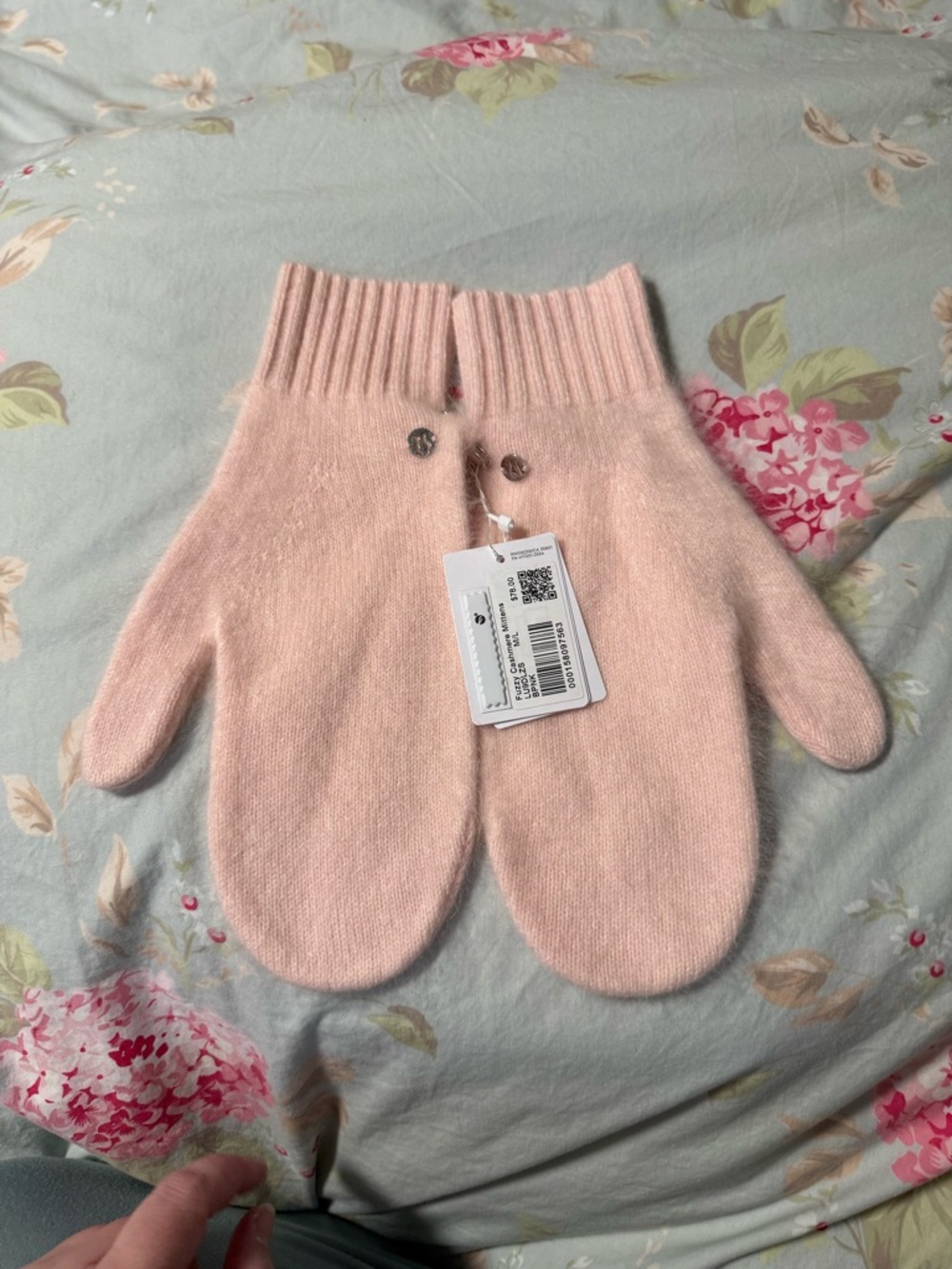 Lululemon Fuzzy Cashmere Mittens Blush Pink Sold Out! - Picture 2 of 4